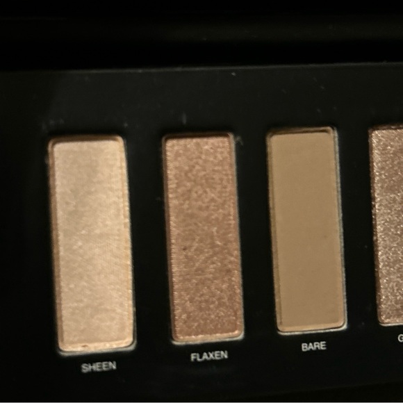 STUDIO MAKEUP LIMITED EDITION Ease To Wear Eyeshadow Palette 9 color eyeshadow - Picture 2 of 14